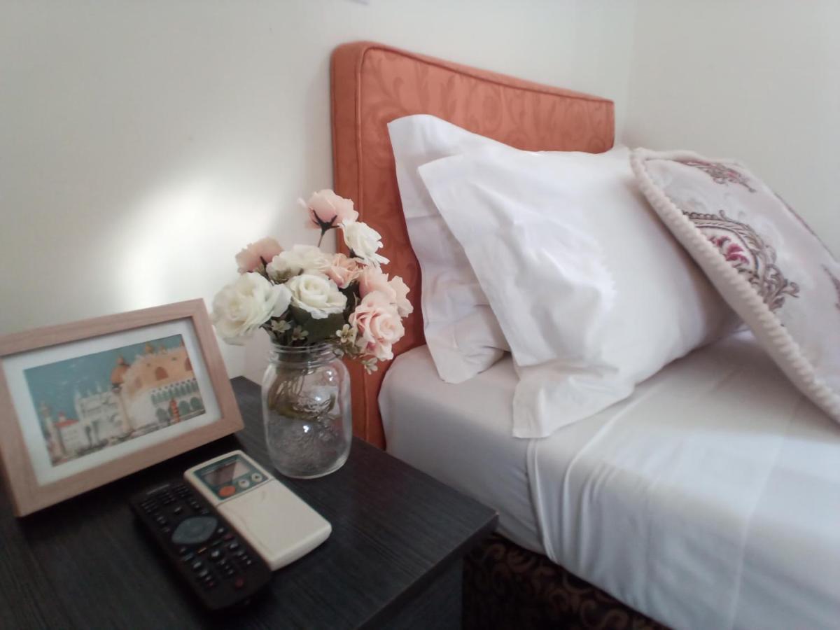 רומא Alveare Bed & Breakfast מראה חיצוני תמונה